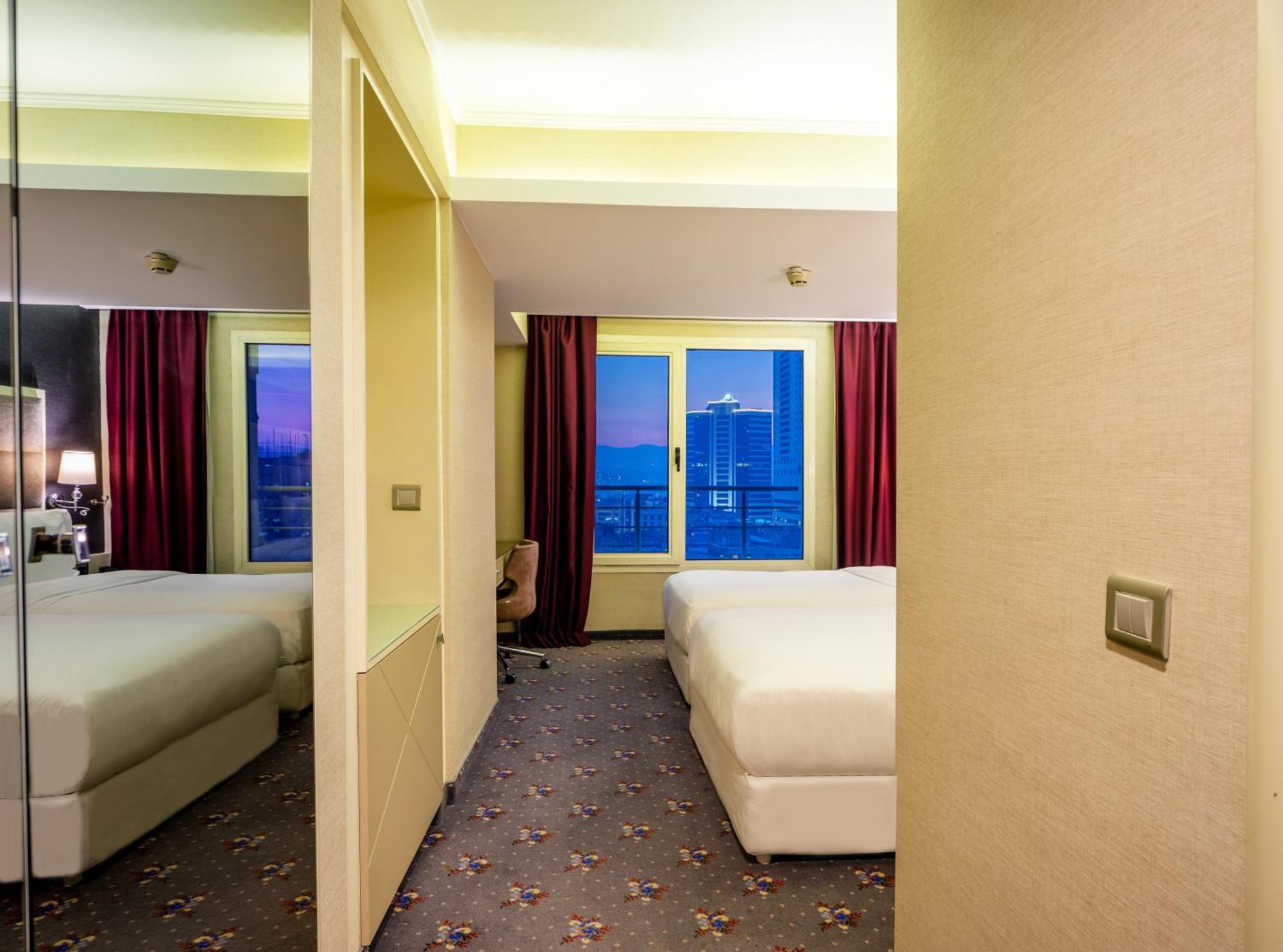 ดับเบิลทรี บาย ฮิลตัน อิสมีร์ ตุรกี Hotel อิซมีร์ ภายนอก รูปภาพ