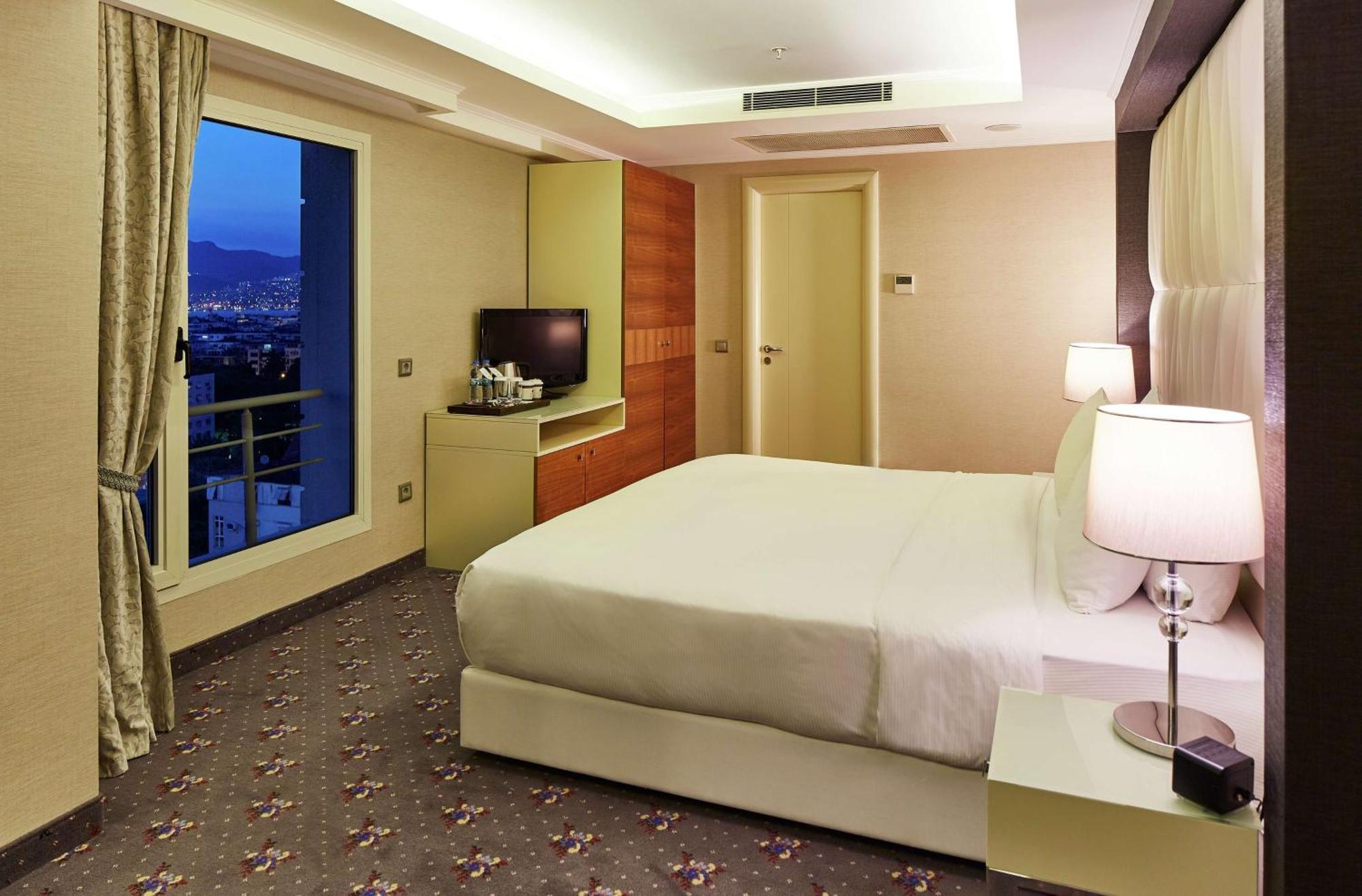 ดับเบิลทรี บาย ฮิลตัน อิสมีร์ ตุรกี Hotel อิซมีร์ ภายนอก รูปภาพ