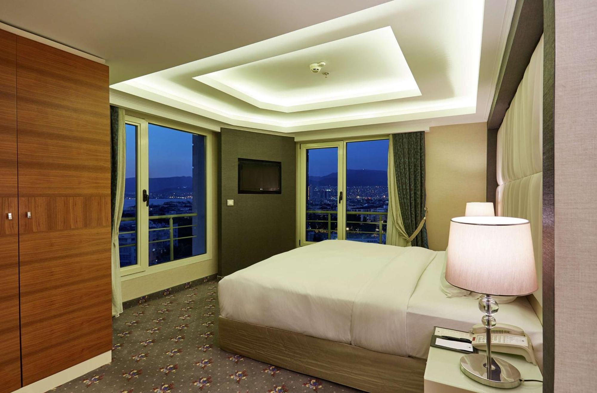 ดับเบิลทรี บาย ฮิลตัน อิสมีร์ ตุรกี Hotel อิซมีร์ ภายนอก รูปภาพ