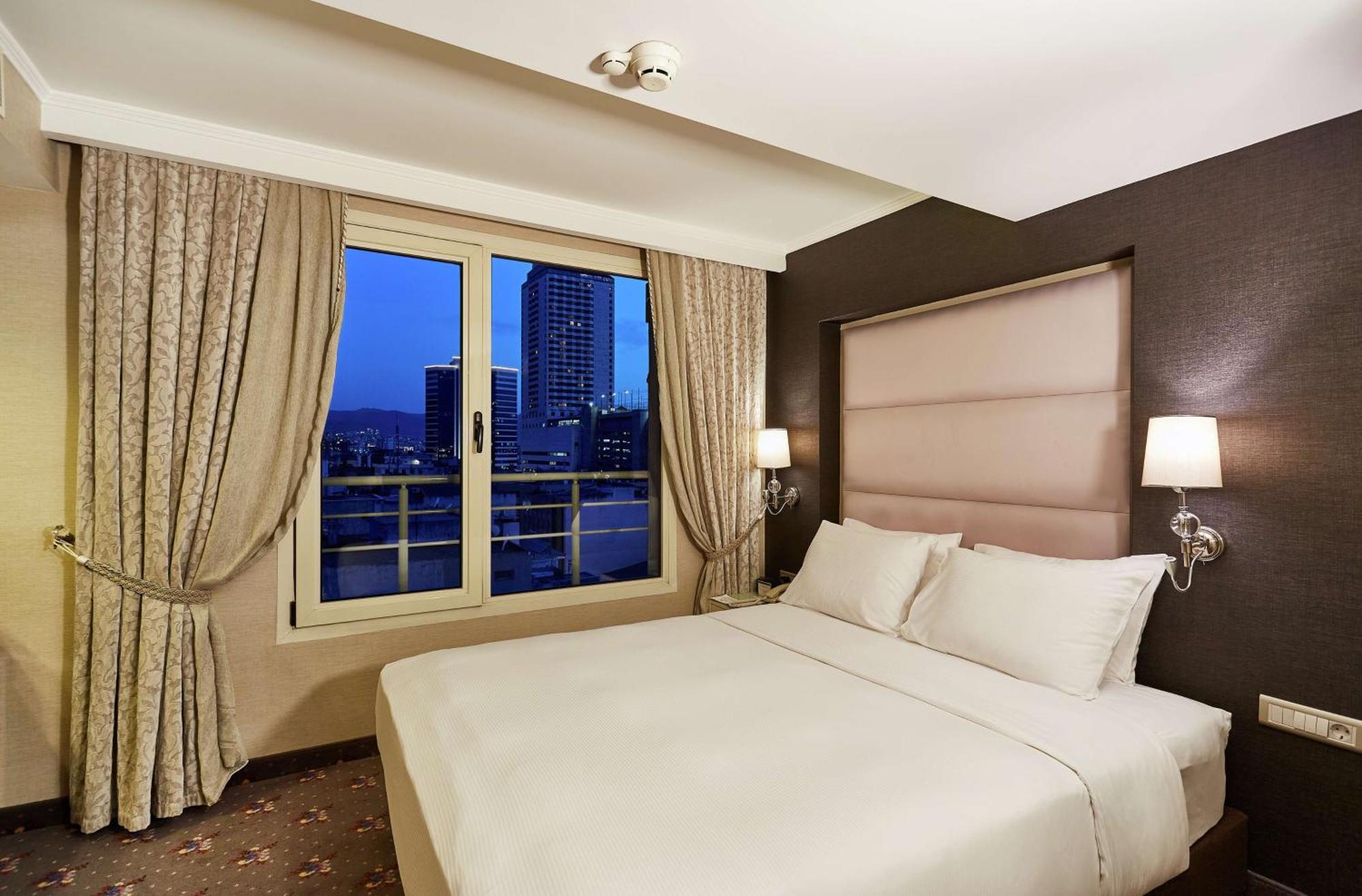 ดับเบิลทรี บาย ฮิลตัน อิสมีร์ ตุรกี Hotel อิซมีร์ ภายนอก รูปภาพ